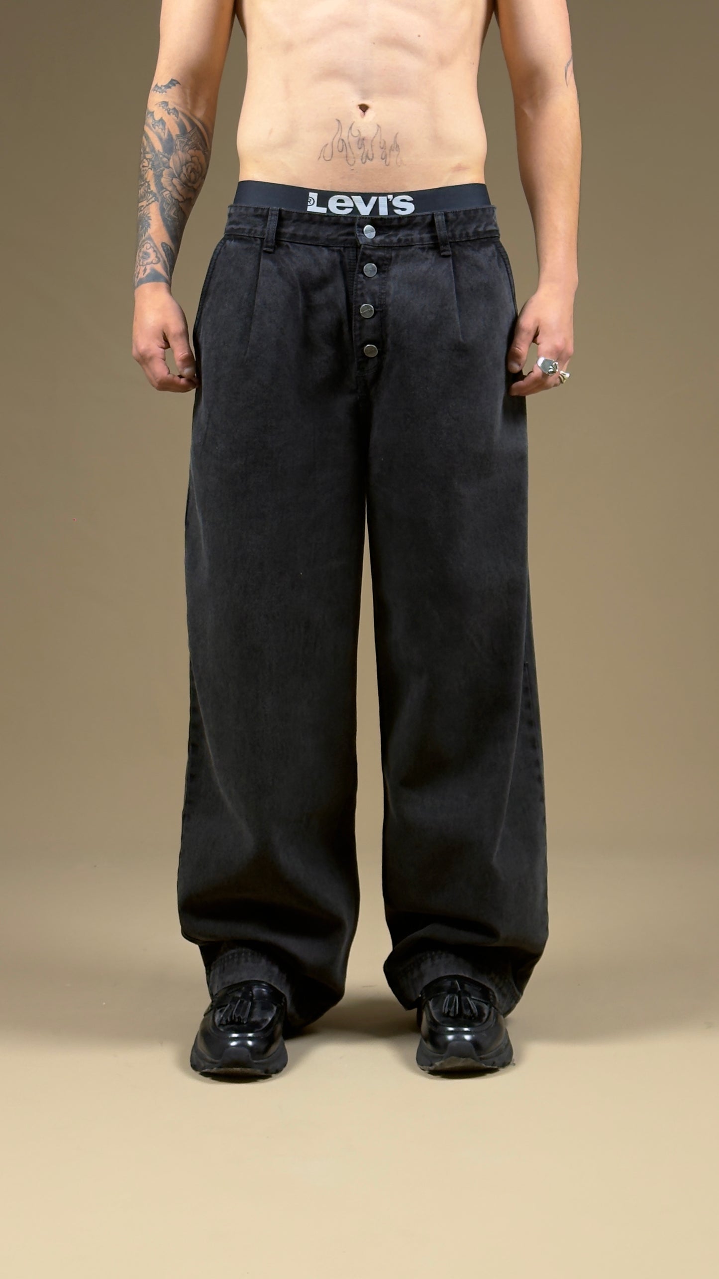 Super baggy bottons black